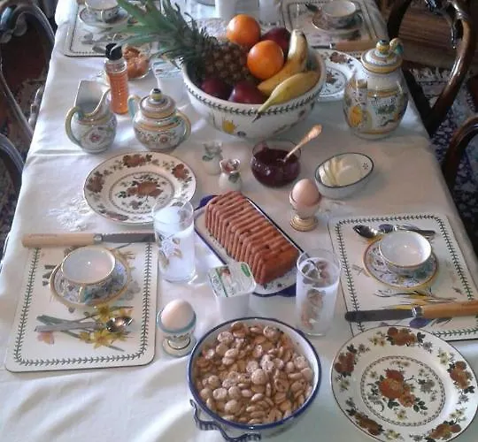 Les Fleurettes Bed and Breakfast 3*
